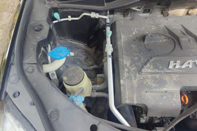 Used Haval H6 2013 Sports Edition 1.5T Manual Two-Wheel Drive Elite Model Engine Bay Right