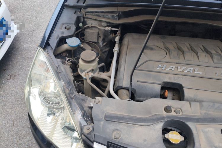 Used Haval H6 2013 Upgraded Model 1.5T Manual 4x4 Elite Version Engine Bay Right