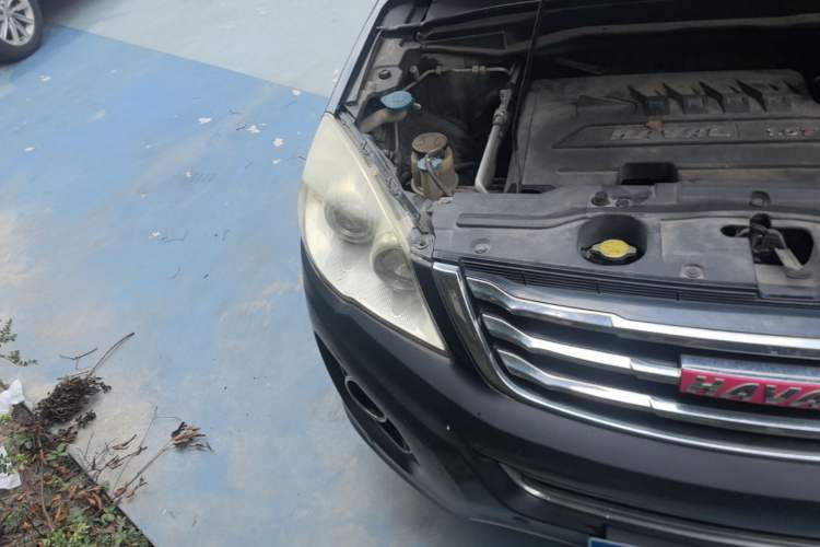Used Haval H6 2013 Upgraded Model 1.5T Manual Two-Wheel Drive Elite Version Engine Bay Right