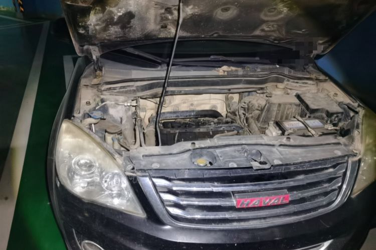 Used Haval H6 2013 Upgraded Model 1.5T Manual Two-Wheel Drive Elite Version Engine Bay Right