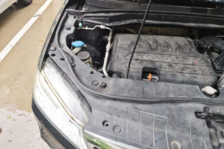 Used Haval H6 2013 Sports Edition 1.5T Manual Two-Wheel Drive Elite Model Engine Bay Right