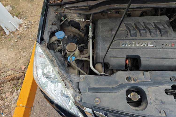 Used Haval H6 2013 Upgraded Model 1.5T Manual Two-Wheel Drive Elite Version Engine Bay Right
