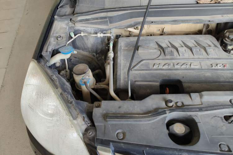 Used Haval H6 2013 Upgraded Model 1.5T Manual Two-Wheel Drive Elite Version Engine Bay Right