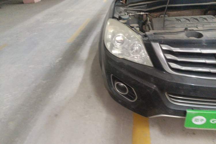 Used Haval H6 2013 Upgraded Model 1.5T Manual Two-Wheel Drive Elite Version Engine Bay Right