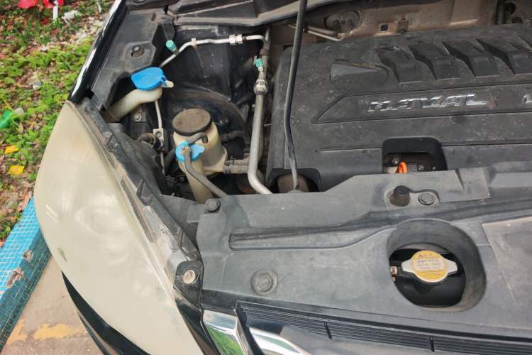 Used Haval H6 2013 Upgraded Model 1.5T Manual Two-Wheel Drive Urban Version Engine Bay Right