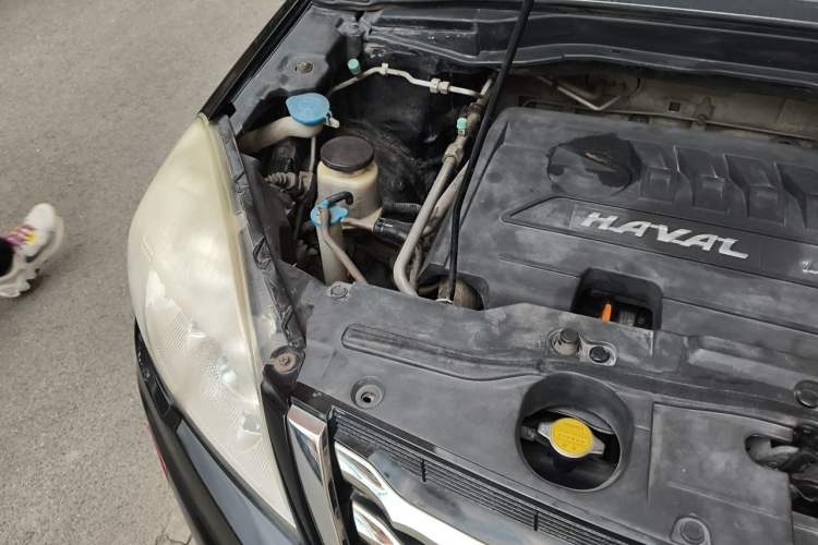 Used Haval H6 2013 Upgraded Model 1.5T Manual Two-Wheel Drive Elite Version Engine Bay Right