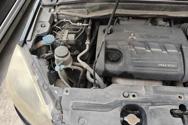Used Haval H6 2013 Upgraded Model 2.4L Automatic Two-Wheel Drive Elite Version Engine Bay Right