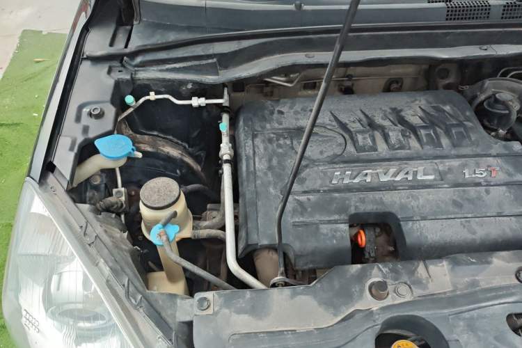 Used Haval H6 2013 Upgraded Model 1.5T Manual Two-Wheel Drive Elite Version Engine Bay Right