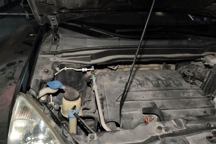 Used Haval H6 2013 Upgraded Model 1.5T Manual Two-Wheel Drive Elite Version Engine Bay Right