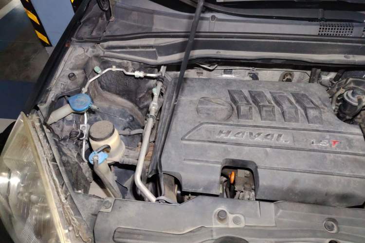 Used Haval H6 2013 Upgraded Model 1.5T Manual Two-Wheel Drive Elite Version Engine Bay Right