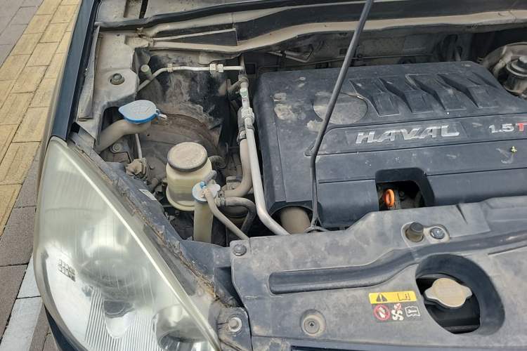 Used Haval H6 2013 Upgraded Model 1.5T Manual Two-Wheel Drive Urban Version Engine Bay Right