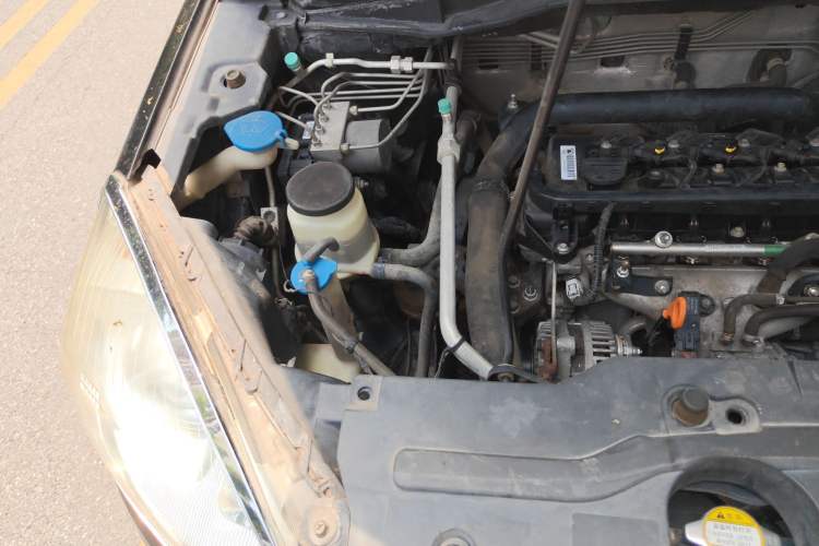 Used Haval H6 2013 Upgraded Model 1.5T Manual Two-Wheel Drive Urban Version Engine Bay Right