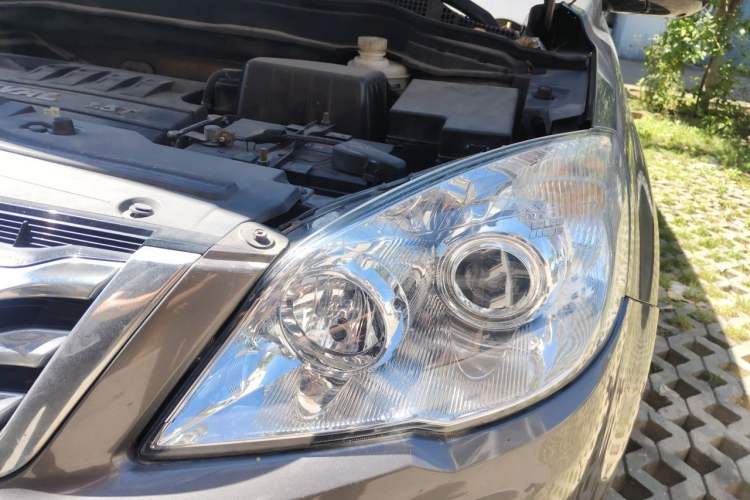 Used Haval H6 2013 Upgraded Model 1.5T Manual Two-Wheel Drive Prestige Version Engine Bay Right