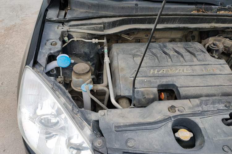 Used Haval H6 2013 Upgraded Model 1.5T Manual Two-Wheel Drive Urban Version Engine Bay Right