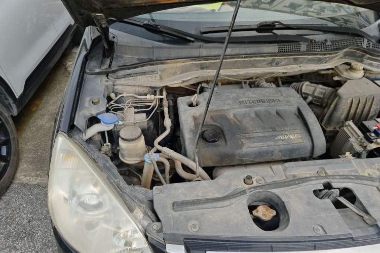 Used Haval H6 2013 Upgraded Model 2.4L Automatic Two-Wheel Drive Elite Version Engine Bay Right