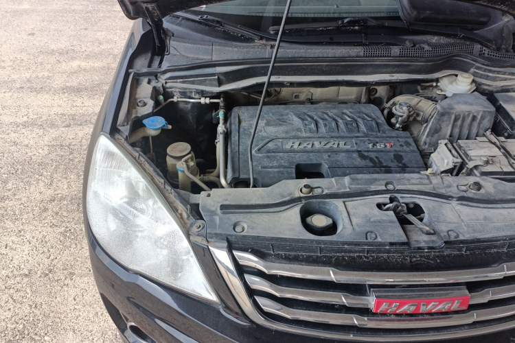 Used Haval H6 2013 Upgraded Model 1.5T Manual Two-Wheel Drive Elite Version Engine Bay Right