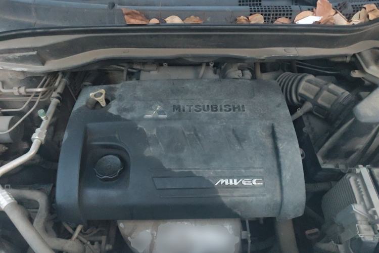 Used Haval H6 2013 Upgraded Model 2.4L Automatic Two-Wheel Drive Elite Version Engine Bay