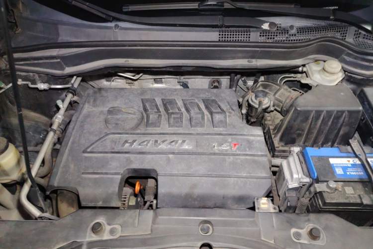 Used Haval H6 2013 Upgraded Model 1.5T Manual Two-Wheel Drive Elite Version Engine Bay