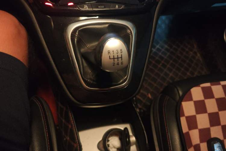 Used Haval H6 2013 Sport Edition 1.5T Manual Two-Wheel Drive Prestige Model Gear Lever