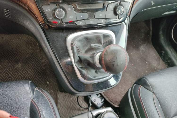 Used Haval H6 2013 Sports Edition 1.5T Manual Two-Wheel Drive Elite Model Gear Lever