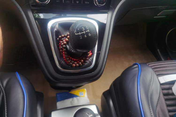 Used Haval H6 2013 Upgraded Model 1.5T Manual Two-Wheel Drive Elite Version Gear Lever