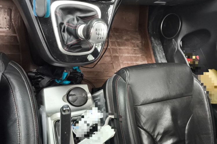 Used Haval H6 2013 Sports Edition 1.5T Manual Two-Wheel Drive Elite Model Gear Lever