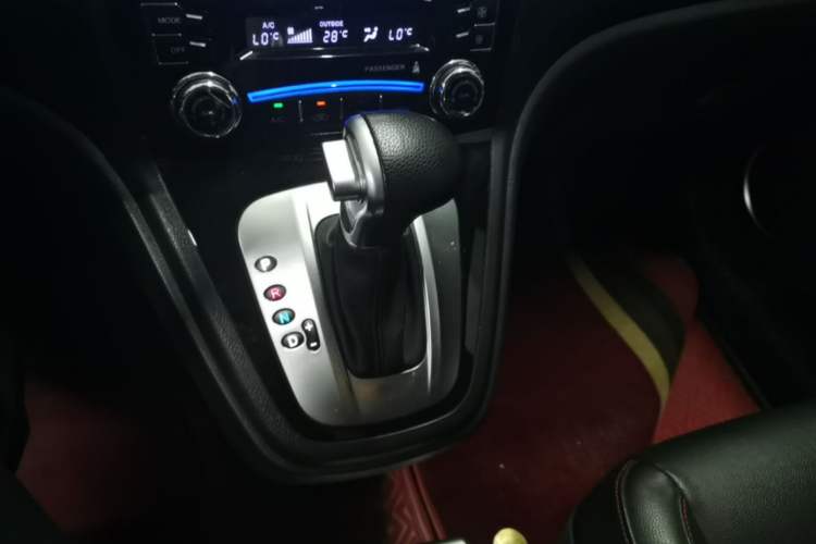 Used Haval H6 2013 Upgraded Model 2.4L Automatic Two-Wheel Drive Elite Version Gear Lever