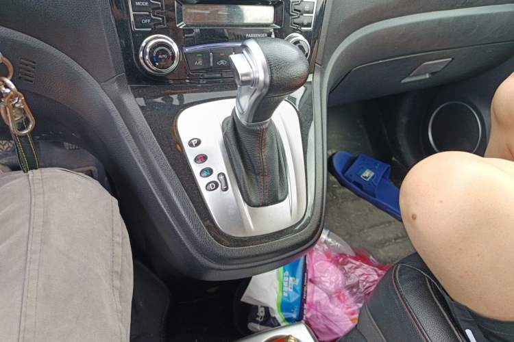 Used Haval H6 2013 Upgraded Model 2.4L Automatic Two-Wheel Drive Elite Version Gear Lever