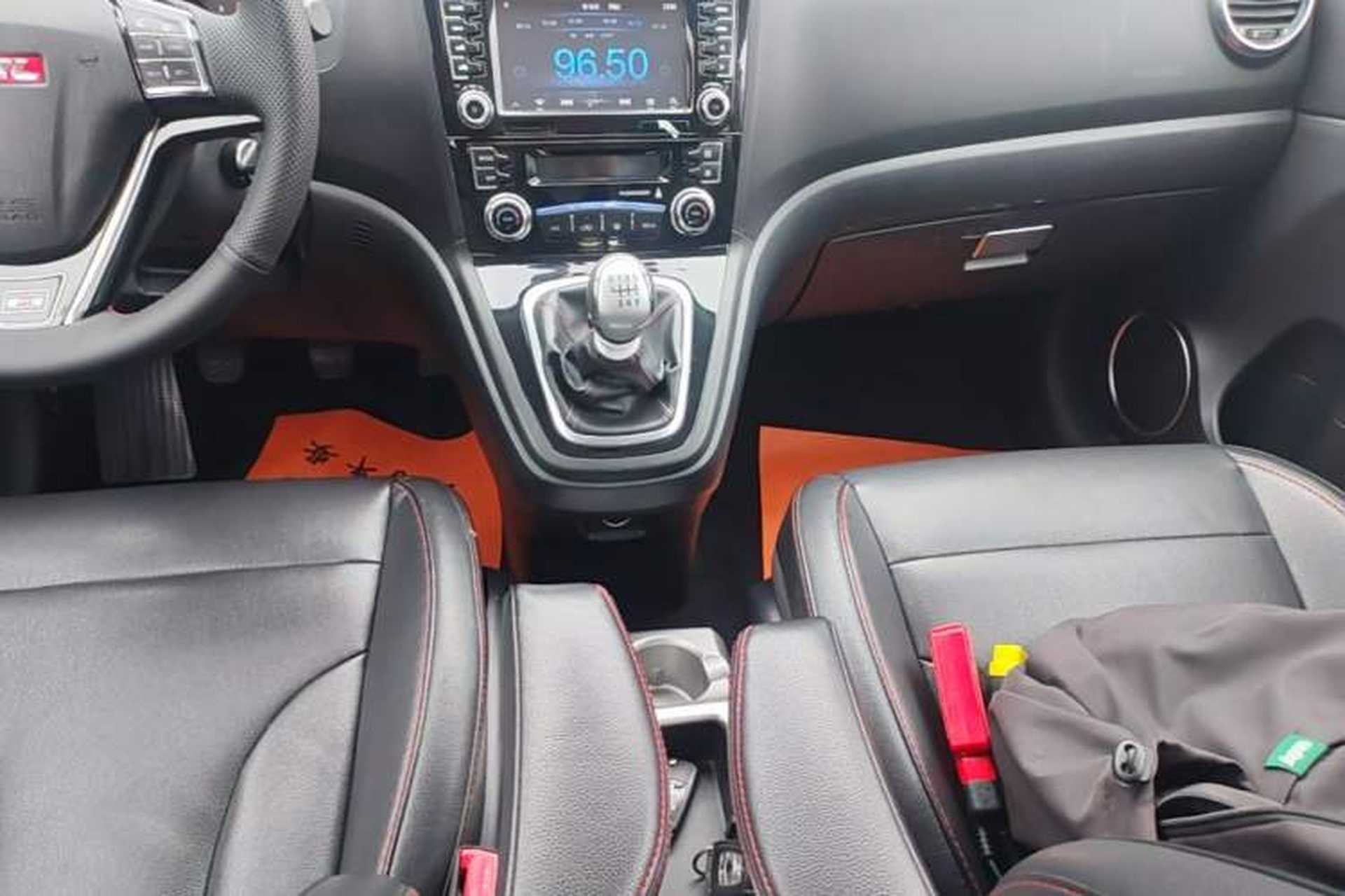 Used Haval H6 2013 Upgraded Model 1.5T Manual Two-Wheel Drive Elite Version Gear Lever