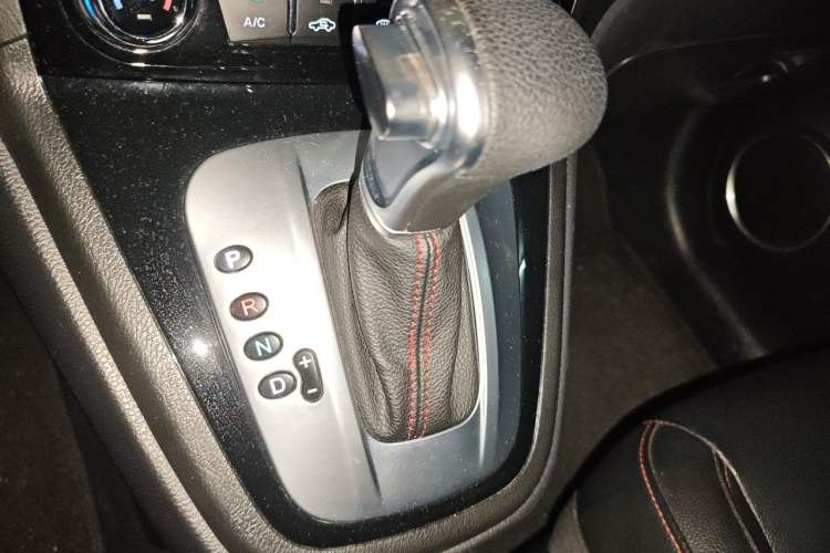 Used Haval H6 2013 Upgraded Model 2.4L Automatic Two-Wheel Drive Elite Version Gear Lever