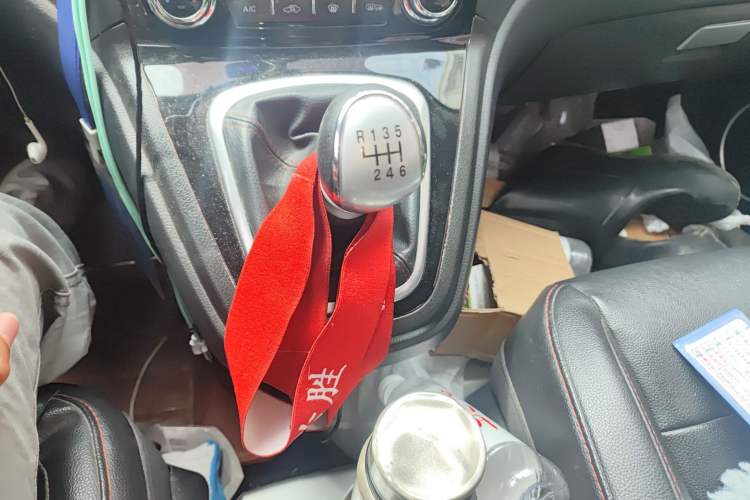 Used Haval H6 2013 Upgraded Model 1.5T Manual Two-Wheel Drive Urban Version Gear Lever