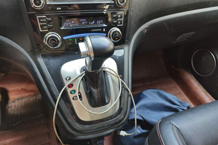 Used Haval H6 2013 Upgraded Model 2.4L Automatic Two-Wheel Drive Elite Version Gear Lever