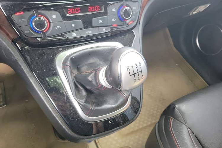 Used Haval H6 2013 Sports Edition 1.5T Manual Two-Wheel Drive Elite Model Gear Lever