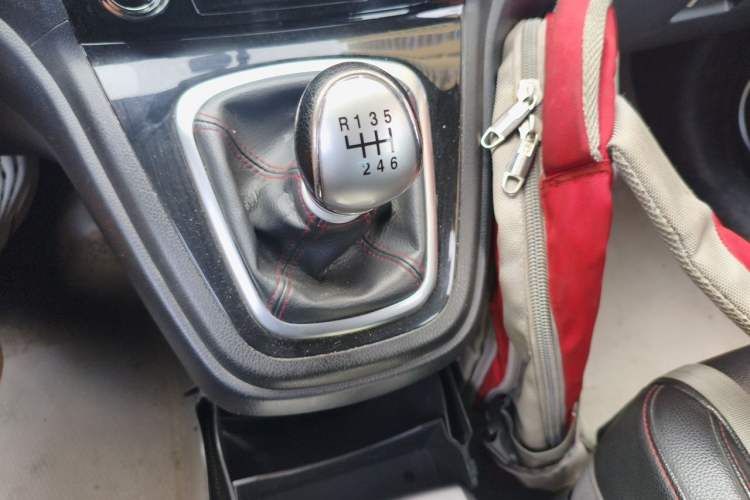 Used Haval H6 2013 Upgraded Model 1.5T Manual 4x4 Elite Version Gear Lever