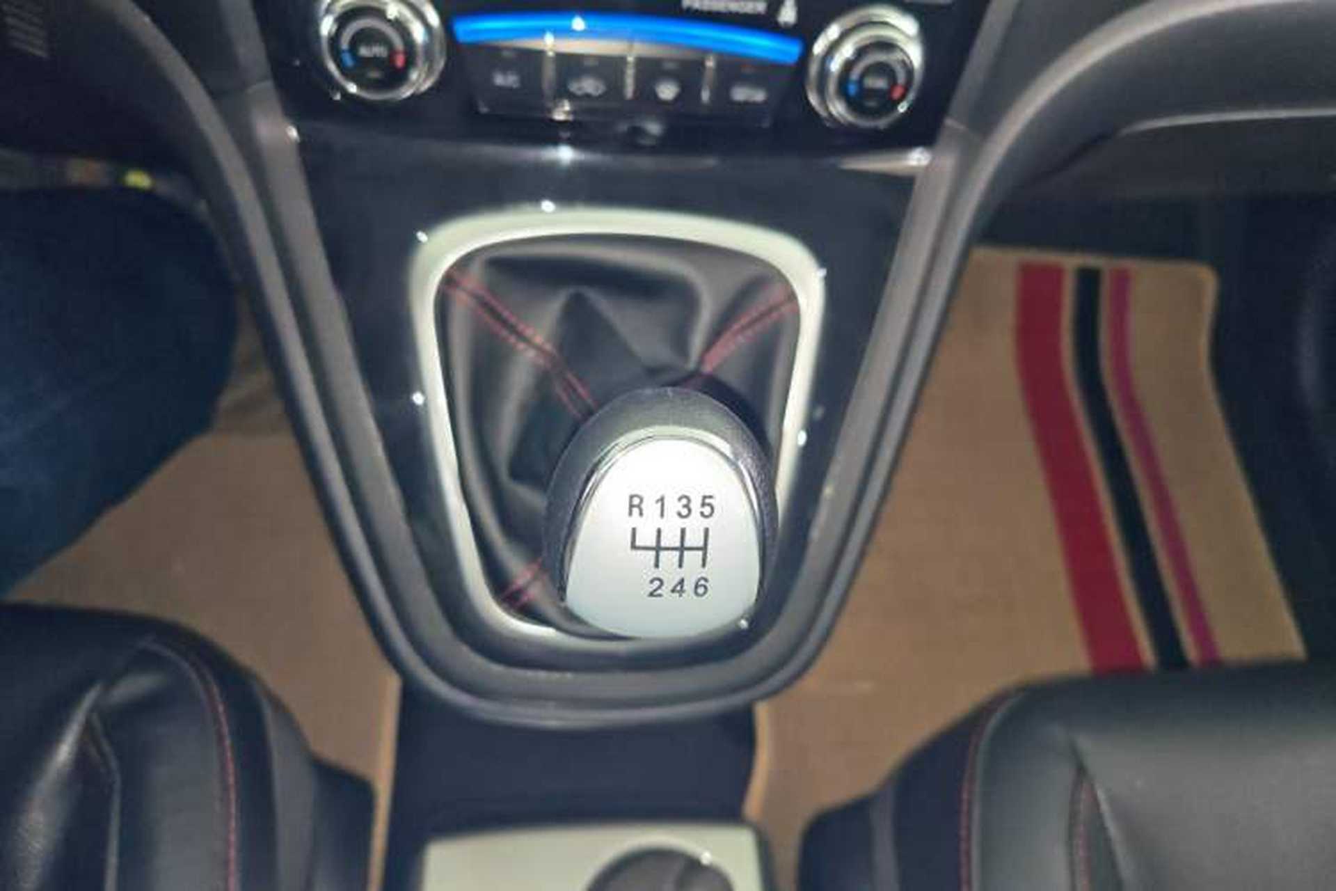 Used Haval H6 2013 Upgraded Model 1.5T Manual Two-Wheel Drive Elite Version Gear Lever