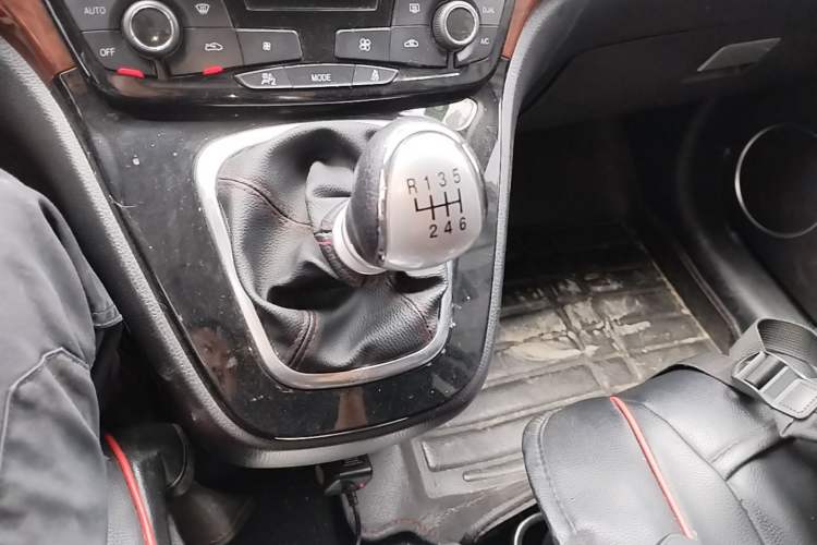 Used Haval H6 2013 Sports Edition 1.5T Manual Two-Wheel Drive Elite Model Gear Lever