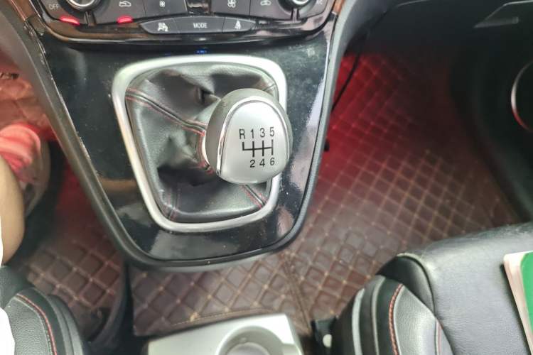 Used Haval H6 2013 Sports Edition 1.5T Manual Two-Wheel Drive Elite Model Gear Lever