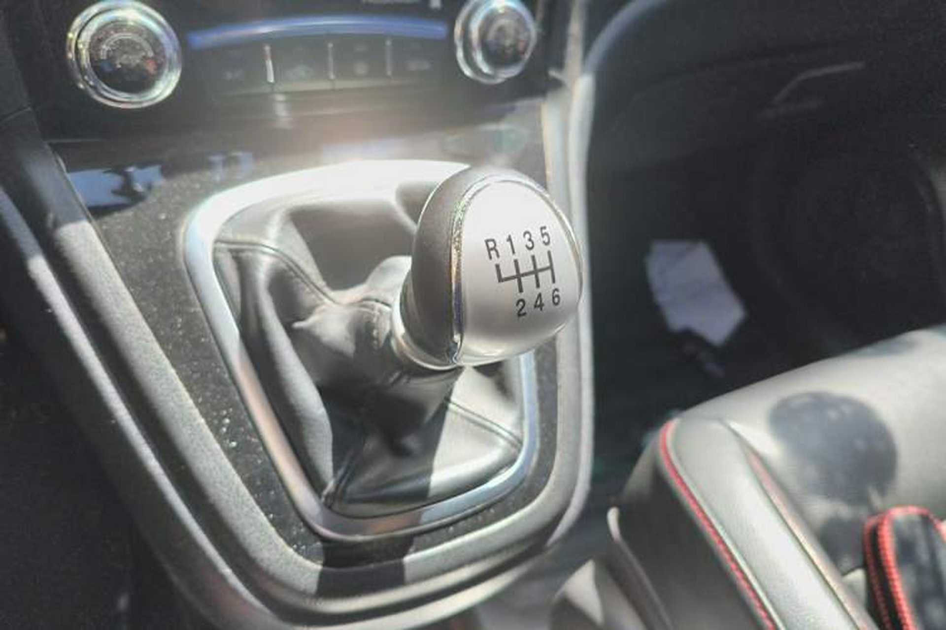 Used Haval H6 2013 Upgraded Model 1.5T Manual Two-Wheel Drive Elite Version Gear Lever
