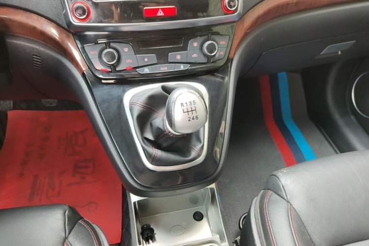 Used Haval H6 2013 Sports Edition 1.5T Manual Two-Wheel Drive Elite Model Gear Lever