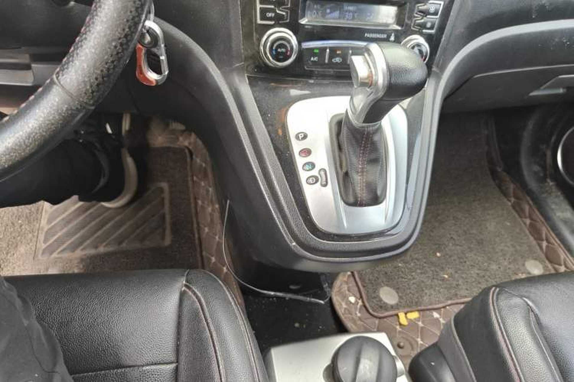 Used Haval H6 2013 Upgraded Model 2.4L Automatic Two-Wheel Drive Elite Version Gear Lever