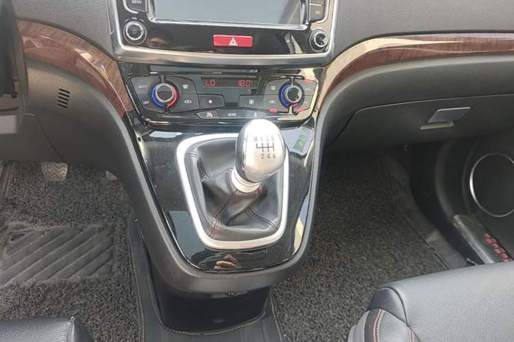 Used Haval H6 2013 Sport Edition 1.5T Manual Two-Wheel Drive Prestige Model Gear Lever