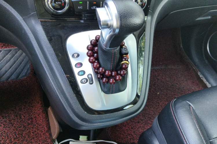 Used Haval H6 2013 Upgraded Model 2.4L Automatic Two-Wheel Drive Elite Version Gear Lever