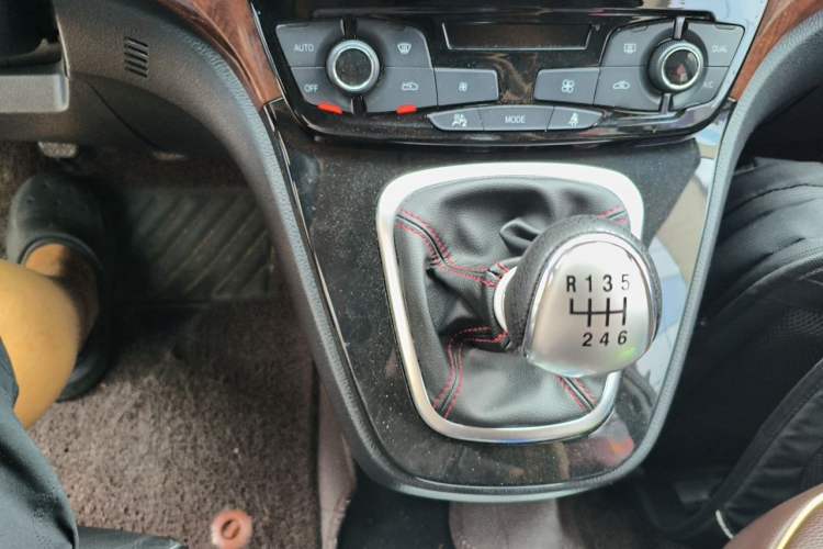 Used Haval H6 2013 Sports Edition 1.5T Manual Two-Wheel Drive Elite Model Gear Lever