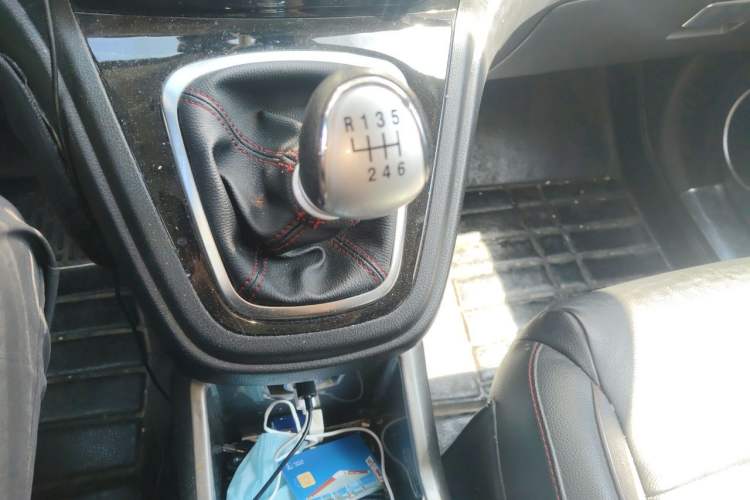 Used Haval H6 2013 Upgraded Model 1.5T Manual Two-Wheel Drive Prestige Version Gear Lever
