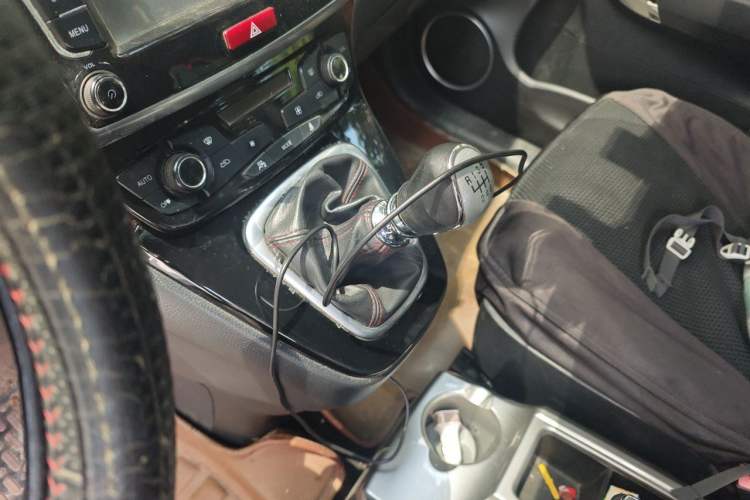 Used Haval H6 2013 Sport Edition 1.5T Manual Two-Wheel Drive Prestige Model Gear Lever