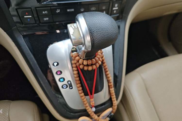 Used Haval H6 2013 Upgraded Model 2.4L Automatic Two-Wheel Drive Elite Version Gear Lever