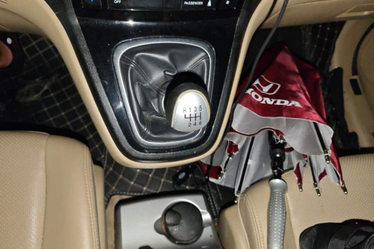 Used Haval H6 2013 Upgraded Model 1.5T Manual Two-Wheel Drive Elite Version Gear Lever