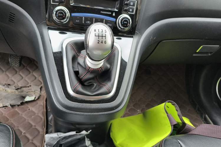 Used Haval H6 2013 Sport Edition 1.5T Manual Two-Wheel Drive Urban Model Gear Lever