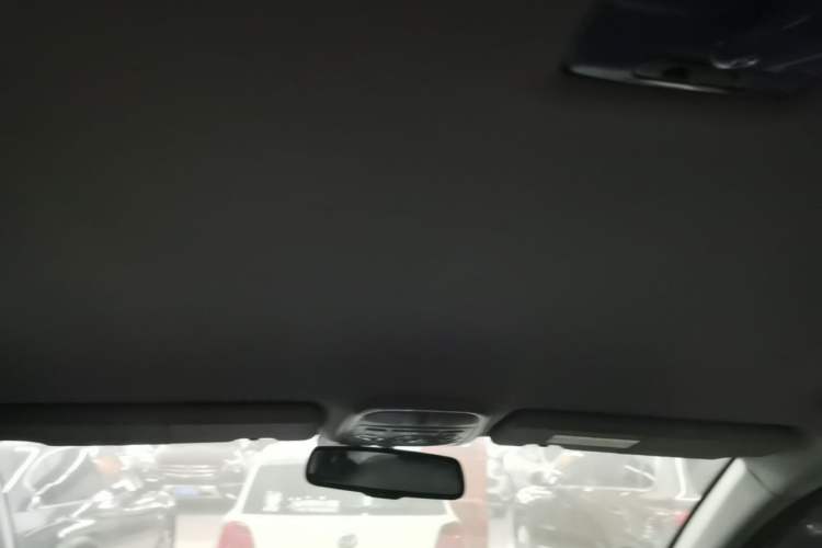 Used Haval H6 2013 Upgraded Model 2.4L Automatic Two-Wheel Drive Elite Version Headliner