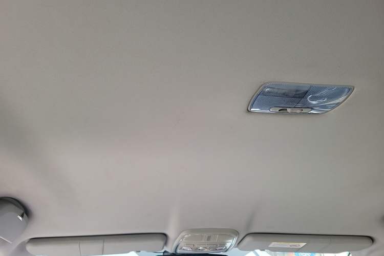 Used Haval H6 2013 Upgraded Model 1.5T Manual Two-Wheel Drive Urban Version Headliner